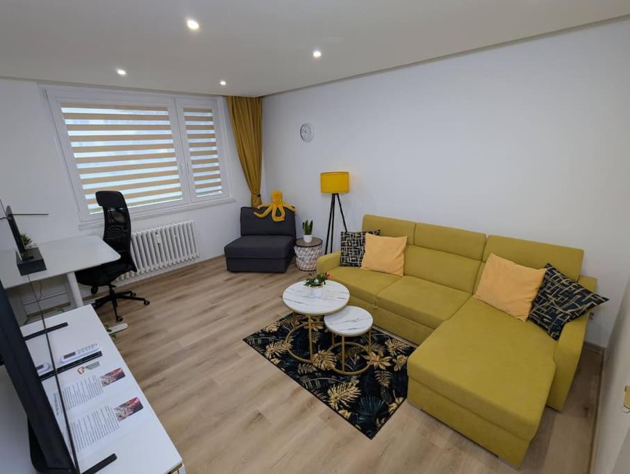 Cool Apartment Znojmo Exterior photo
